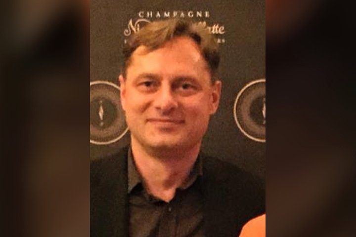 قتلوه بالقوس والنشاب! وفاة “ملك النقانق” الروسي بهجوم على حمام منزله