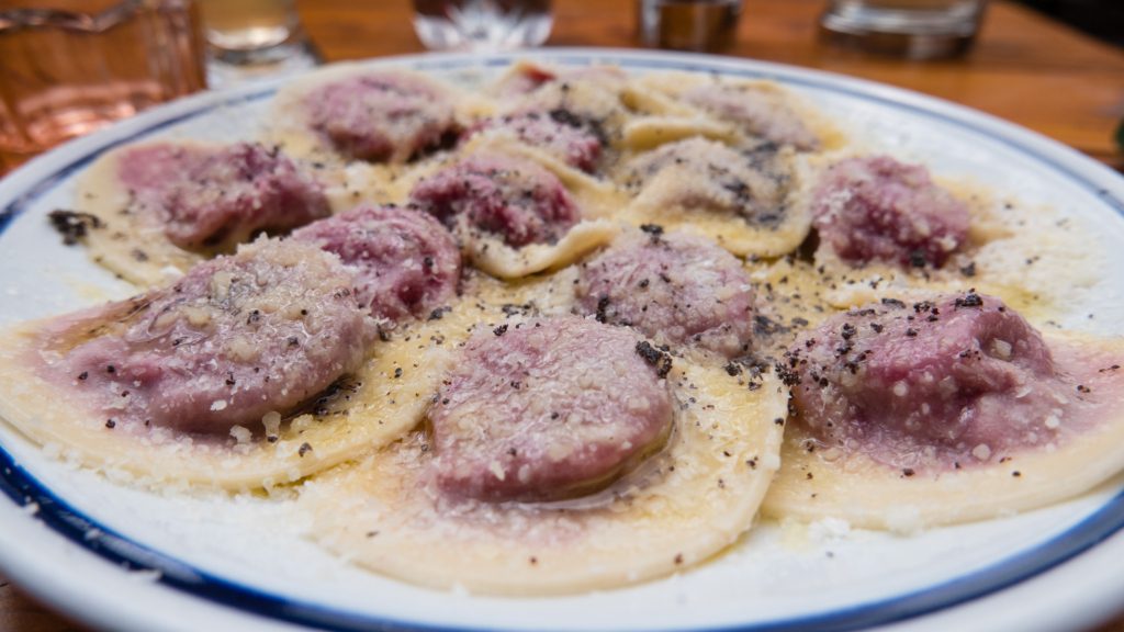 Italy Cycling Guide/ معكرونة الرافيولي المحشوة بالشمندر