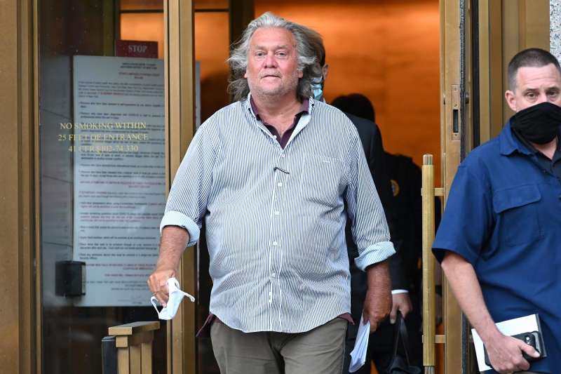 أولهم الدكتور فاوتشي .. مقرب من ترامب يدعوه للانتقام من “الخونة” إن أعيد انتخابه رئيساً