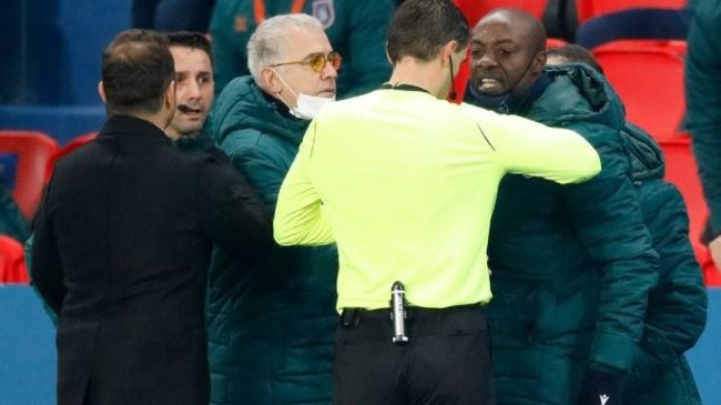 انسحاب لاعبي باشاك شهير التركي من مباراتهم أمام باريس سان جيرمان الفرنسي في دوري الأبطال (فيديو)