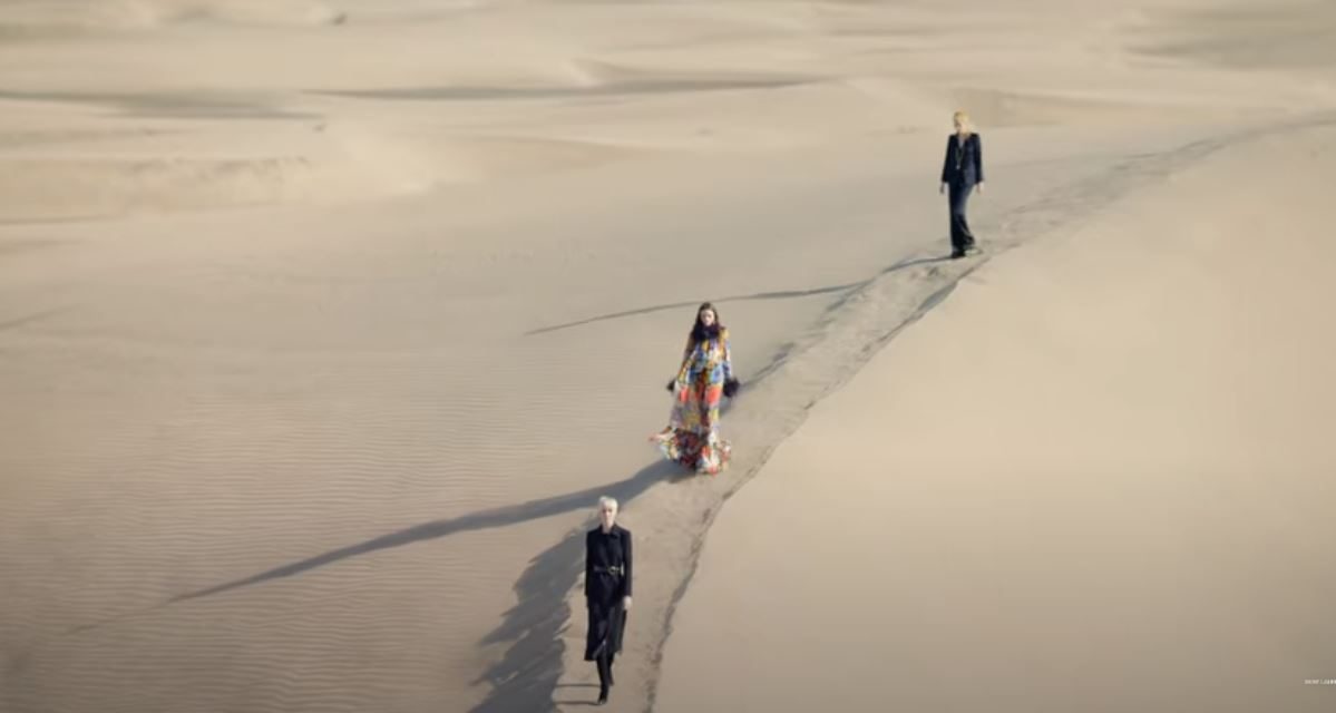 سان لوران عرض أزياء