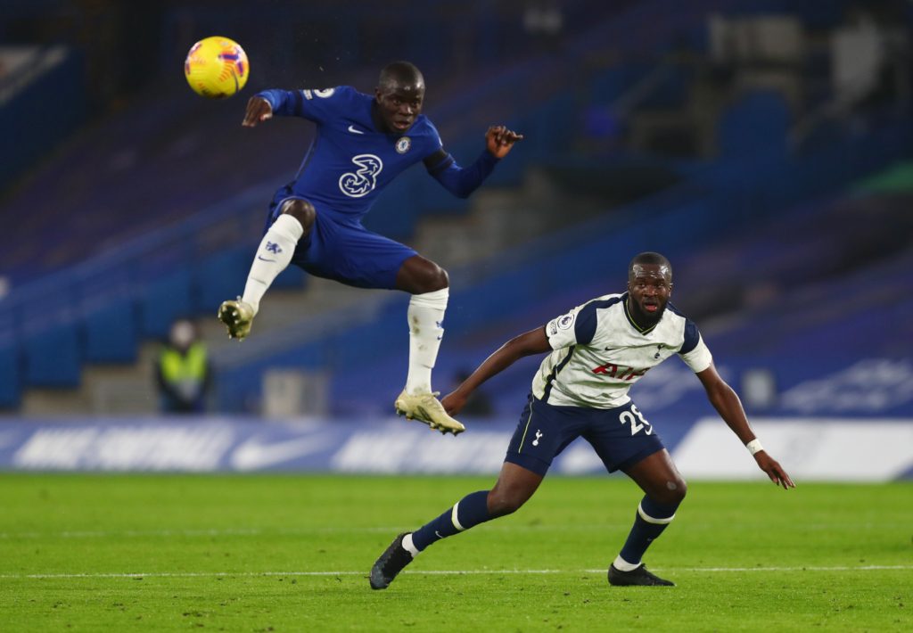 نغولو كانتي نجم تشيلسي (رويترز)