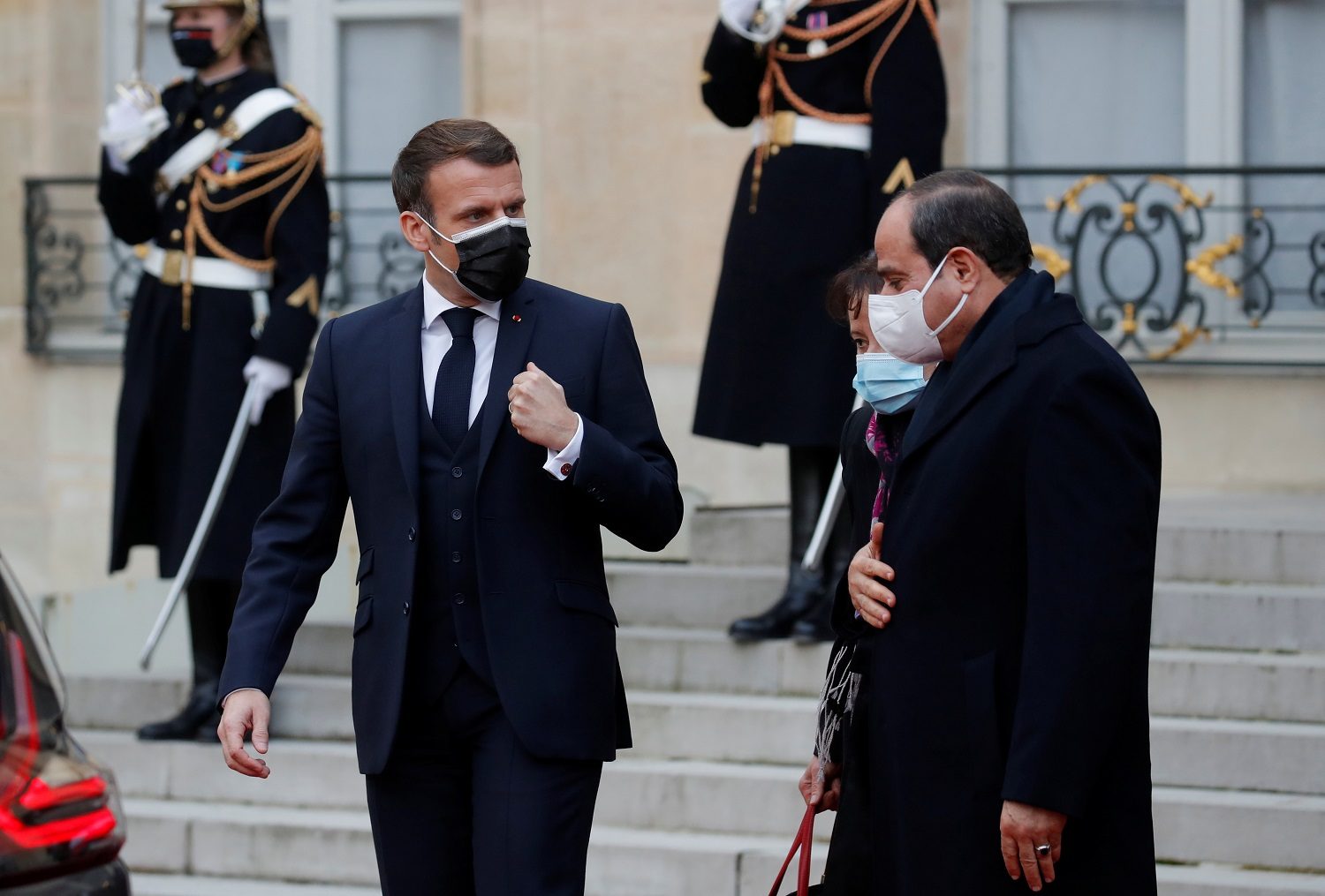 ماكرون: مبيعات الأسلحة لمصر ليست مشروطة بحقوق الإنسان.. والسيسي منزعج من وصفه بـ”المستبد”