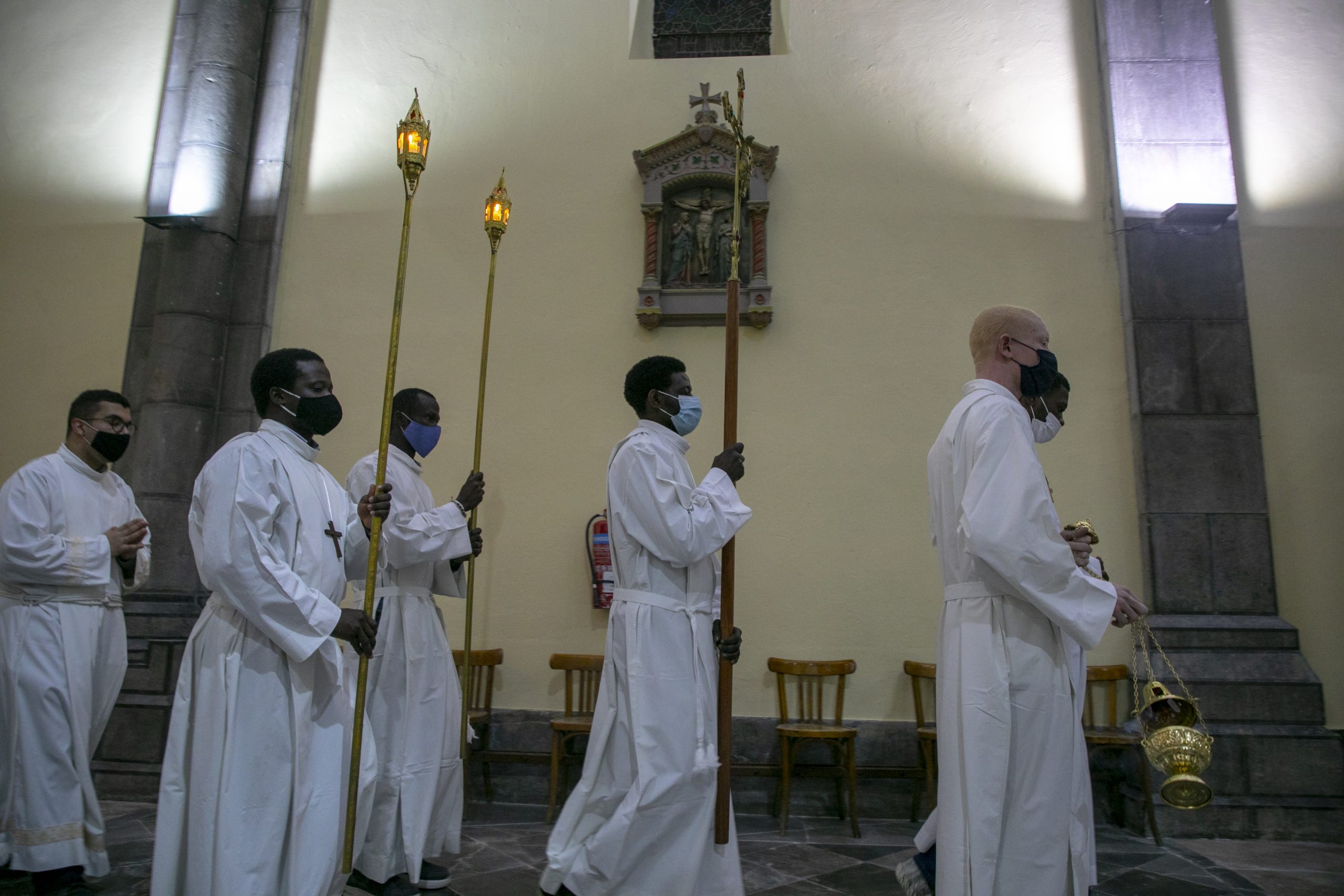 كورونا يقيد احتفالات أعياد الميلاد ورأس السنة الجديدة/ رويترز