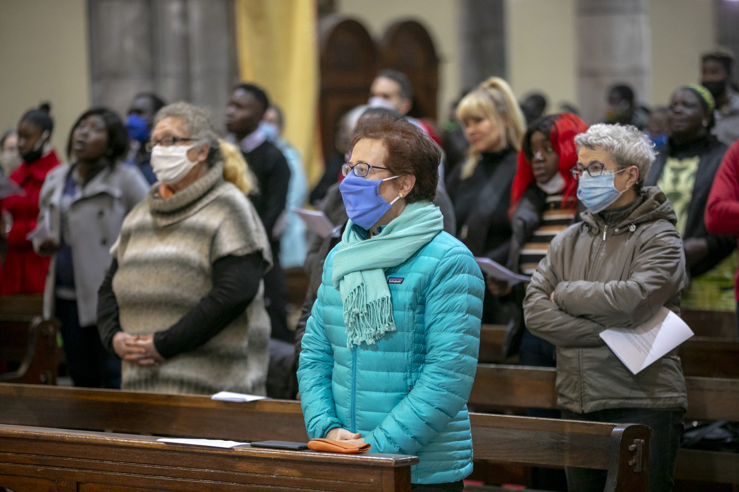 شجرة الميلاد يتيمة بسبب كورونا.. المسيحيون في البلدان العربية يحيون الأعياد في جو استثنائي