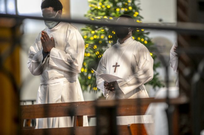 باريس: نحو 3 آلاف مرتكب لـ”جرائم جنسية” ضد الأطفال في الكنيسة الكاثوليكية بفرنسا منذ 1950