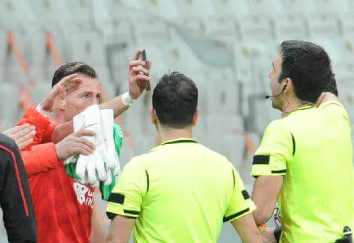 طرد لاعب تركي