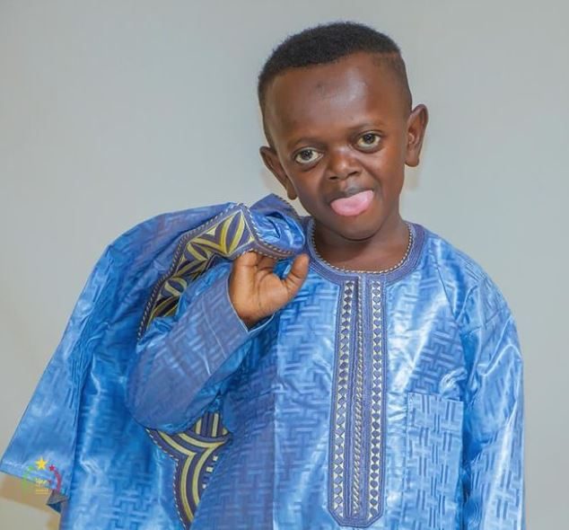 الطفل الإفريقي الشهير في الملصقات الكوميدية