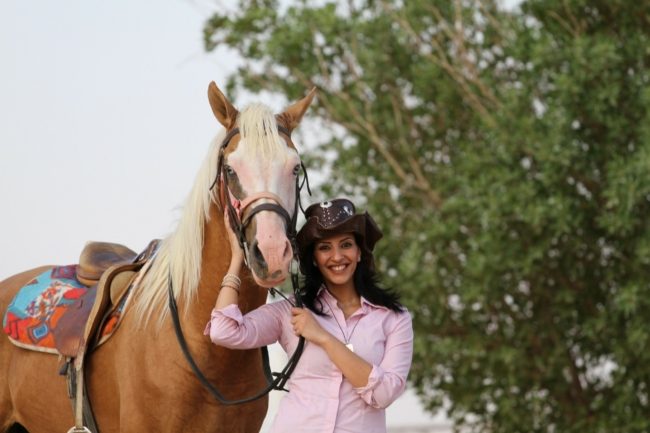 أغراها الوليد بن طلال بالعودة للمملكة.. فارسة دولية سعودية: تلقيت تهديدات بالتسميم والاختطاف