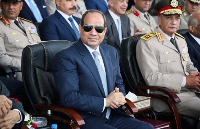 مصريون يحيون ذكرى يناير بـ”منصات التواصل”.. الأمن يملأ الشوارع، والسيسي يبكي باحتفال الشرطة “فيديو”