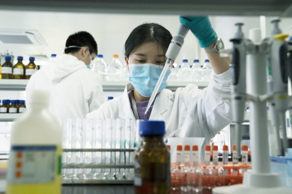 اللقاحات الصينية هي خيار الدول الفقيرة بعدما حجزت الغنية الأنواع الأخرى.. فهل تكون فعالة؟