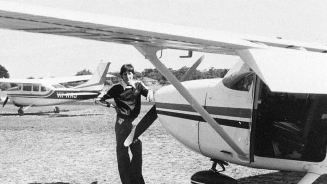 “إنها ليست طائرة” فهل كانت طبقاً طائراً؟ قصة الاختفاء الغامض للطيَّار فريدريك فالنتيش