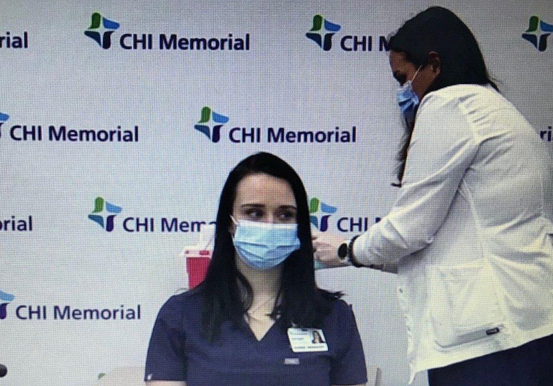 الممرضة التي أغمي عليها بعد تلقي لقاح كورونا تختفي عن الأعين/ منصات التواصل