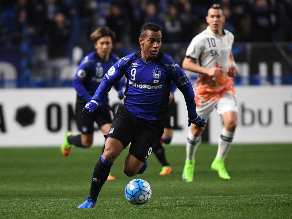 أدميلسون لعب 5 سنوات في الدوري الياباني