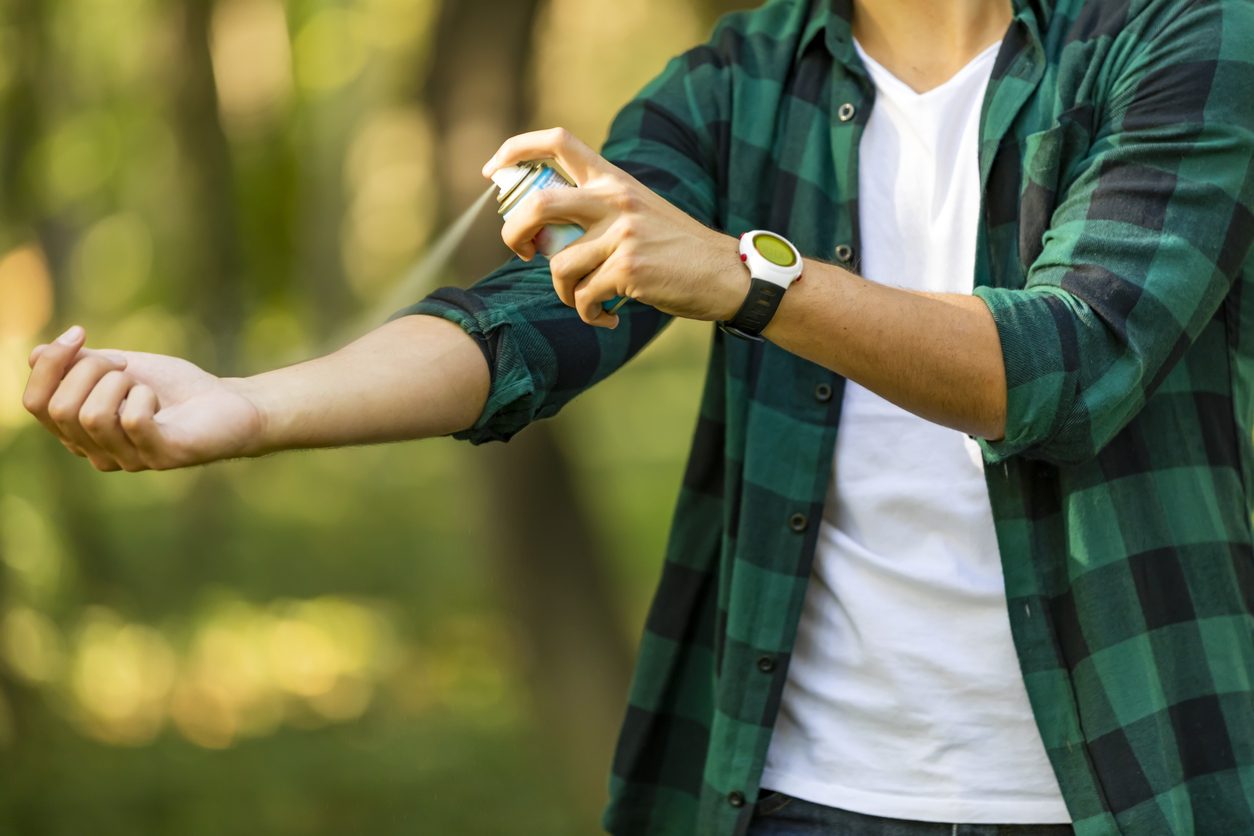 مجلس السرطان يحذر من استخدام البخاخات الواقية من الشمس، فما القصة؟