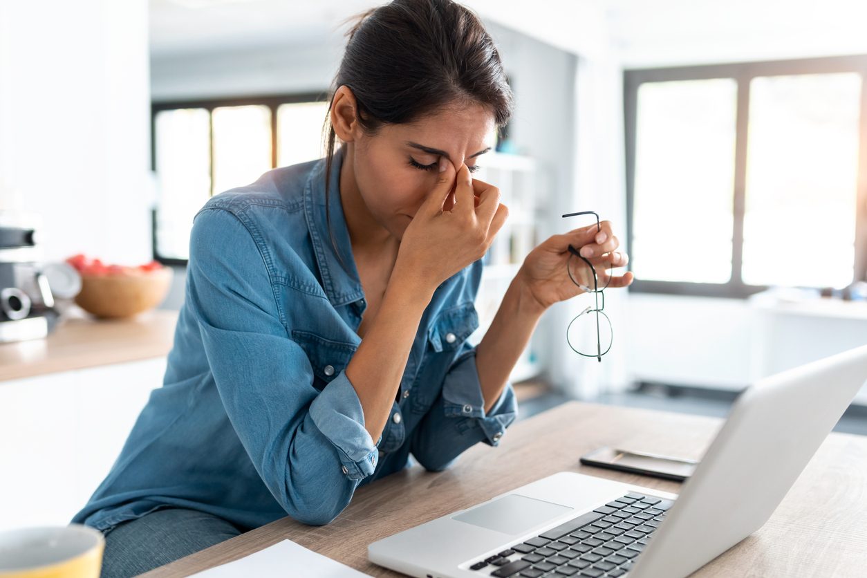 iStock/ أعراض فرط الإجهاد وعلاماته