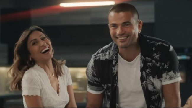 بحثاً عن حياة افتراضية: لماذا نغرق في التفاعل مع المشاهير؟