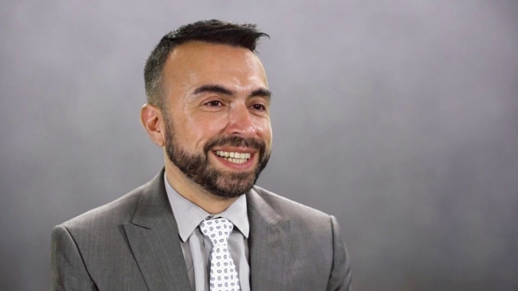 خريج إحدى جامعات بيروت يقود حملة التلقيح بأمريكا