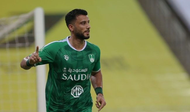 قبل أيام من قمة الدوري السعودي.. إصابة عمر السومة بفيروس كورونا