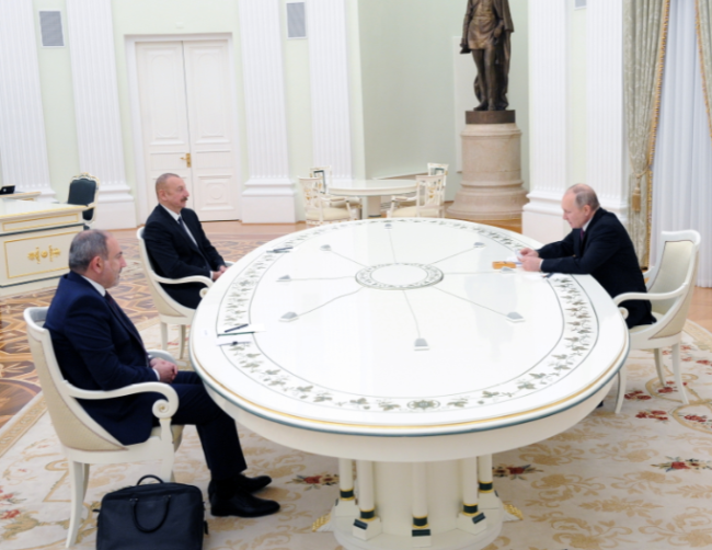 روسيا تحتضن أول مباحثات بين أذربيجان وأرمينيا.. أجواء متوترة سادت الاجتماع والزعيمان رفضا التصافح