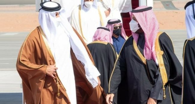 في أول لقاء منذ الحصار على الدوحة.. ولي عهد السعودية يبحث مع أمير قطر سبل دعم البيت الخليجي