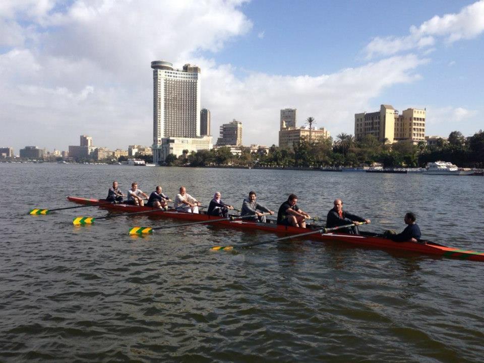 التجديف في النيل رياضة ممتعة، لكن كيف اختفى النهر الخالد عن أنظار غالبية المصريين؟