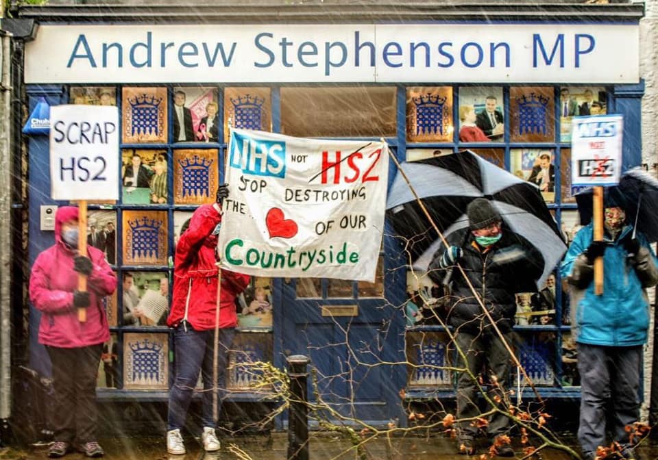 صورة من الاحتجاجات على تطوير محطة القطار في لندن/ منصات التواصل