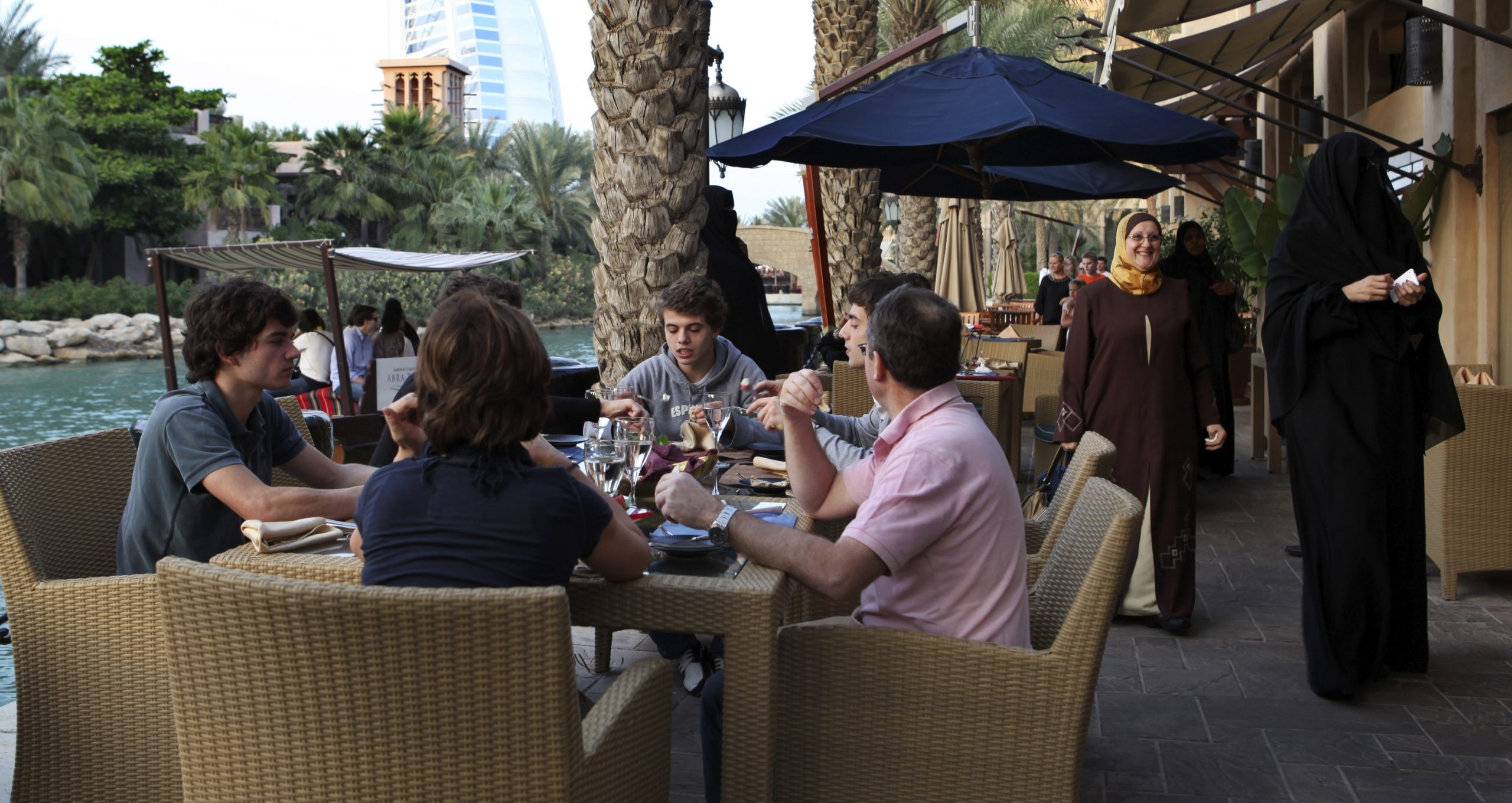 لقاح كورونا خصومات دبي