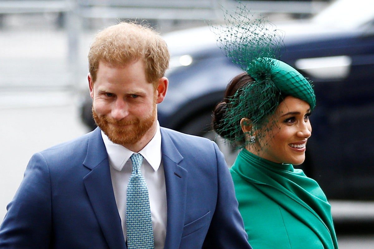 مذكرات هاري وميغان العائلة الملكية