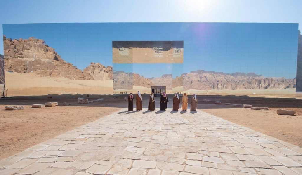 قاعة المرايا