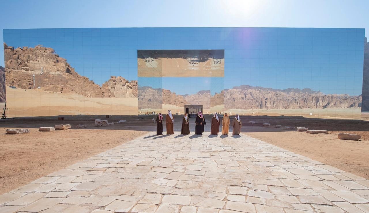 قاعة المرايا