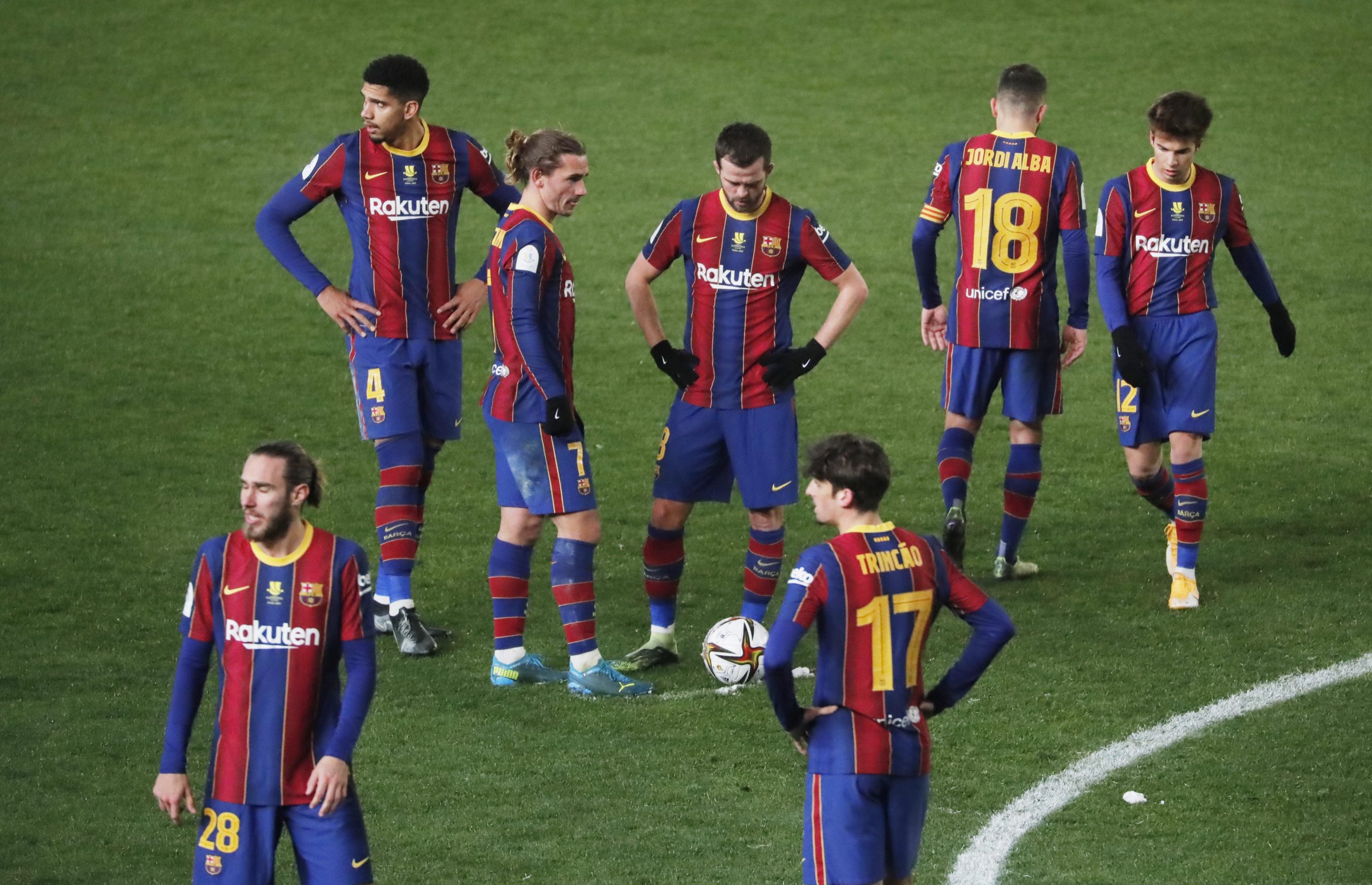 5 لاعبين خرجوا من حسابات كومان (رويترز)