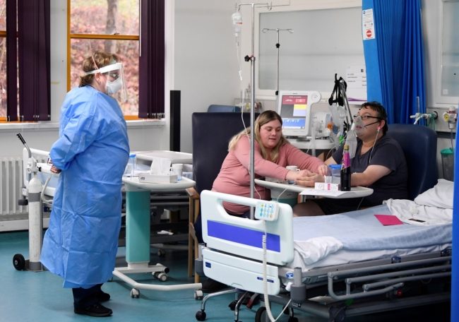 مريض يموت كل 23 دقيقة! تقرير يكشف أرقاماً صادمة لضحايا الانتظار الطويل في المستشفيات بإنجلترا