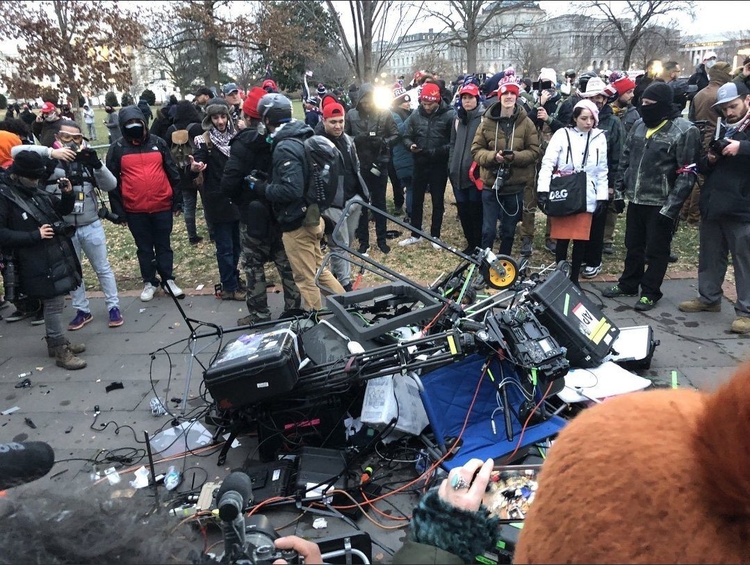 أمريكا كما لم ترَها من قبل! صور سيخلدها التاريخ لأسوأ اعتداء يتعرض له الكونغرس منذ أكثر من 200 عام