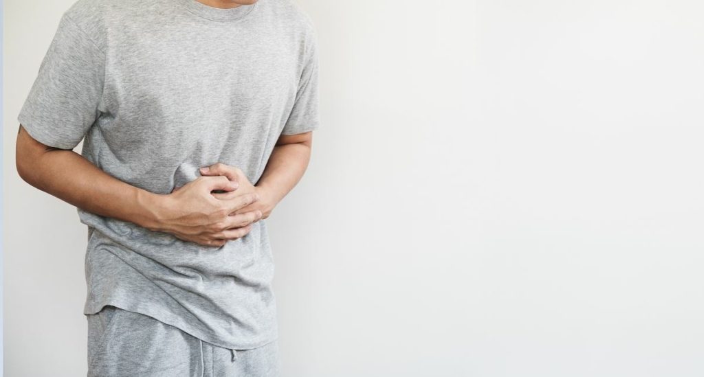 يمكن لألم البطن أن يُؤثِّر على وظائف الدماغ.. لهذا يسبِّب القولون العصبي دائرة غير منتهية من الوجع!