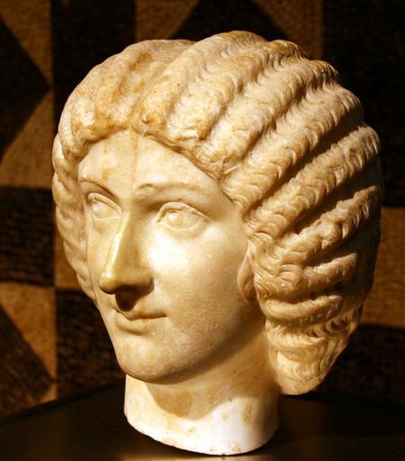 جوليا دومنا