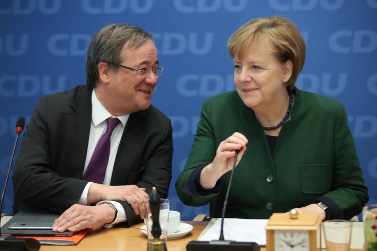 يلقَّب بـ”أرمين التركي” ويحظى بعلاقة طيبة مع المهاجرين.. من هو خليفة ميركل في حزبها الحاكم بألمانيا؟