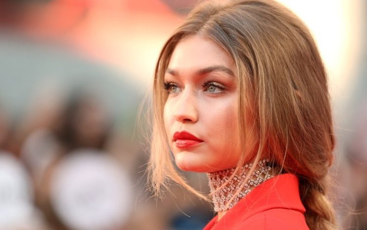 اسم ابنة جيجي حديد