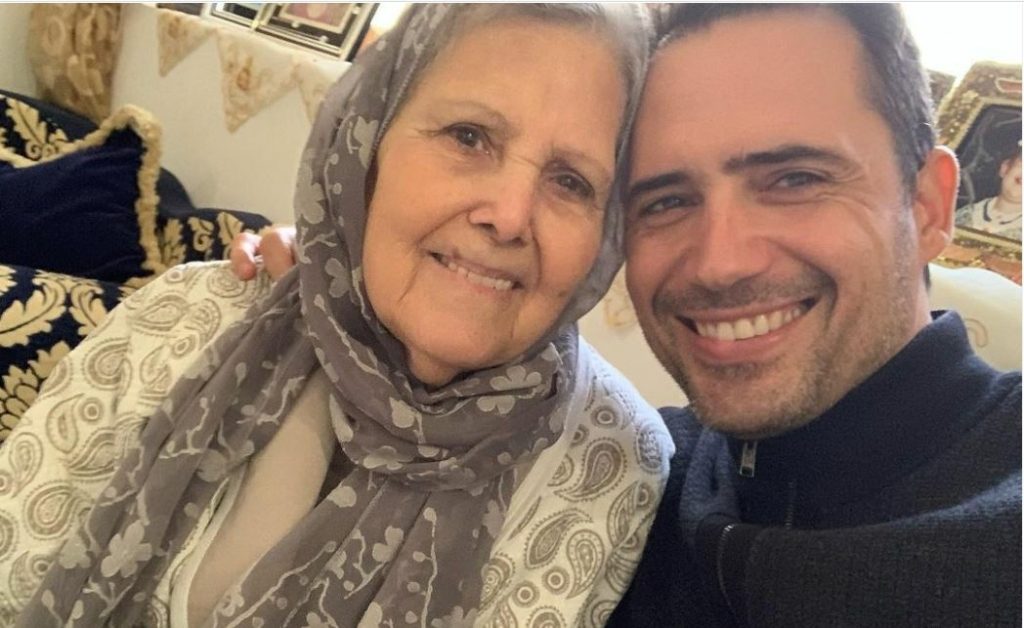 العديد من نجوم الفن والمشاهير نعوا والدة ظافر عابدين