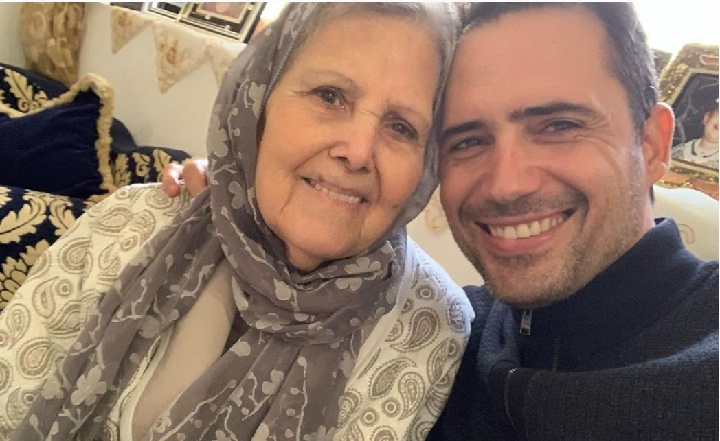 العديد من نجوم الفن والمشاهير نعوا والدة ظافر عابدين