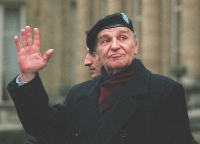 كيف تربَّى الغرب على غطرسة القوة والشعور بالتفوق تجاه الآخرين؟ كتاب “هروبي إلى الحرية” لعلي بيغوفيتش