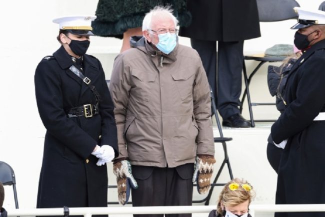 ساندرز يعلق على صوره مع قفازاته التي اجتاحت العالم.. استغل انتشارها لمساعدة كبار السن