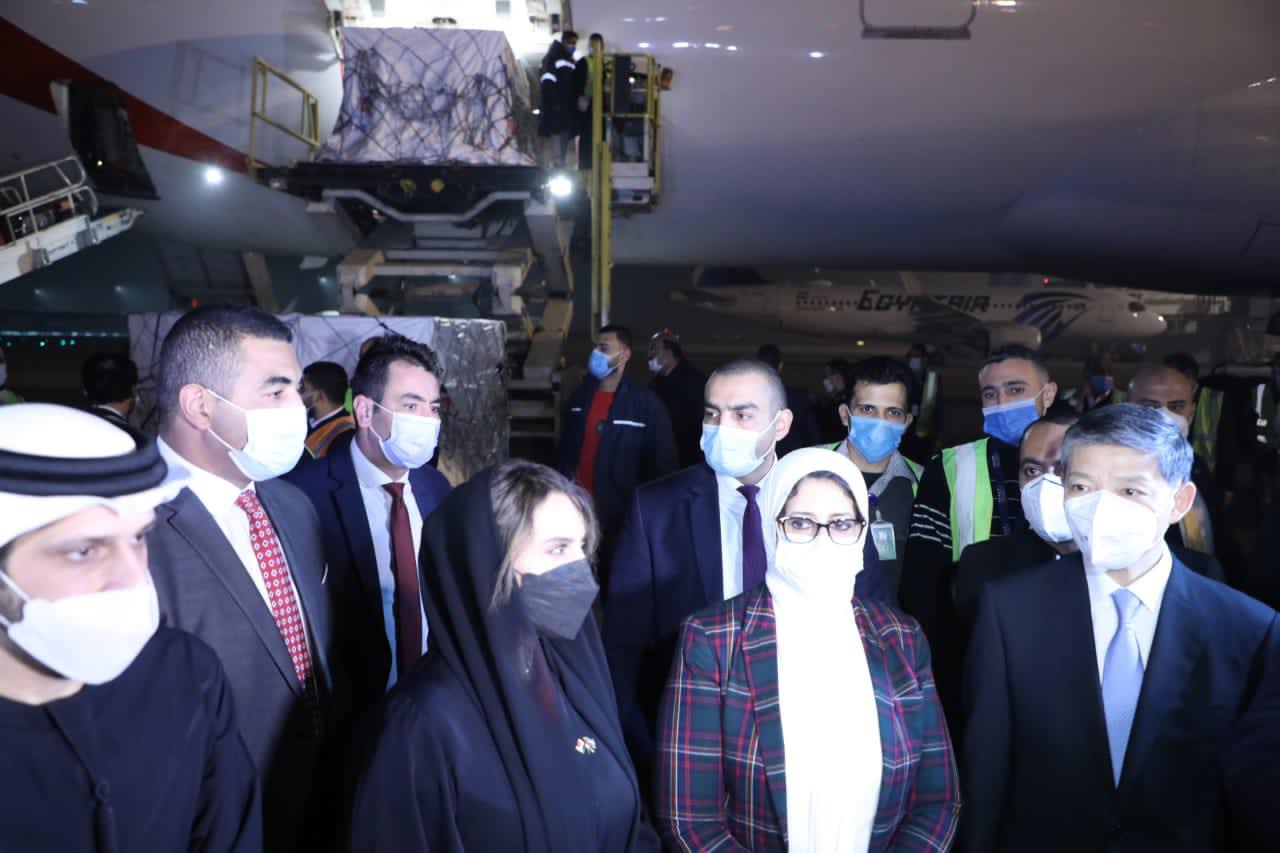 رغم الشكوك المثارة حوله.. لماذا تعتمد الإمارات على لقاح “سينوفارم” الصيني وتصدره إلى جيرانها؟