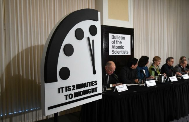 علماء يستعدون لتحديث “ساعة القيامة”.. أبرز خبراء العلم والأمن بالعالم سيكشفون “مستقبل اندثار البشرية”