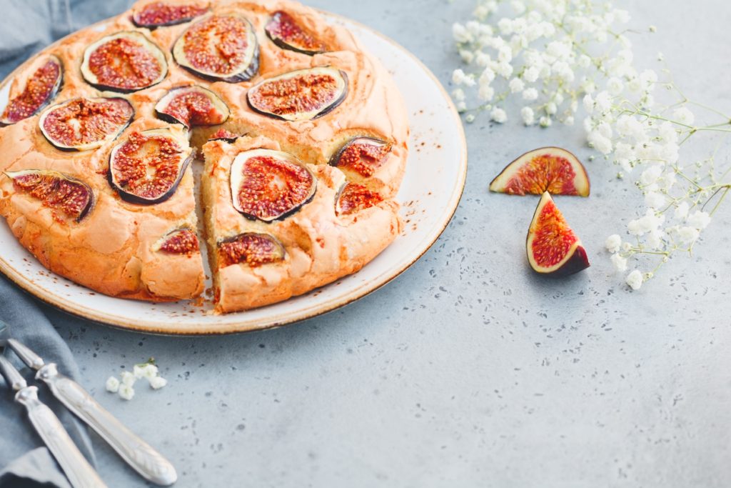 كعكة دقيق اللوز