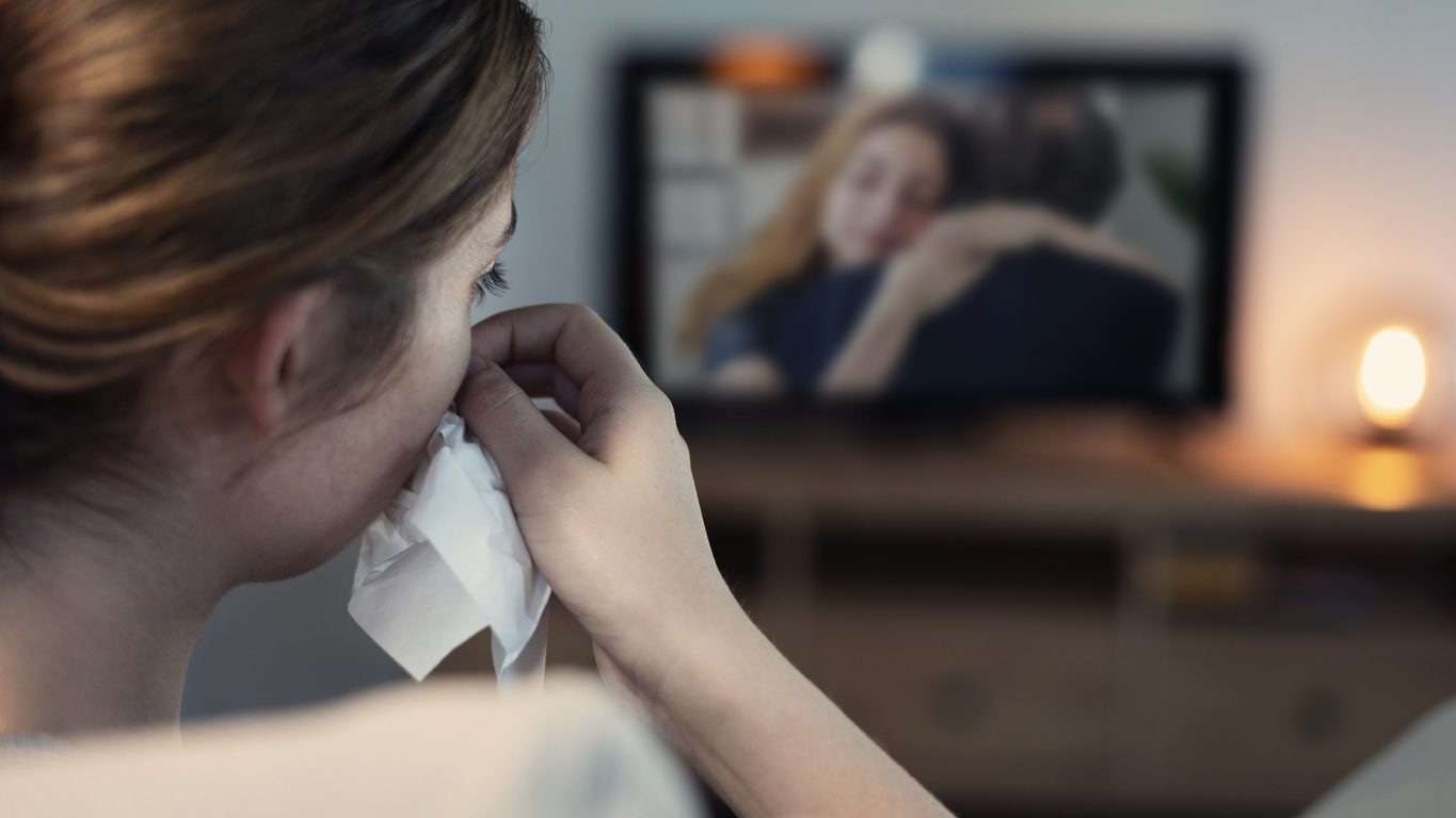 iStock البكاء عند مشاهدة الأفلام