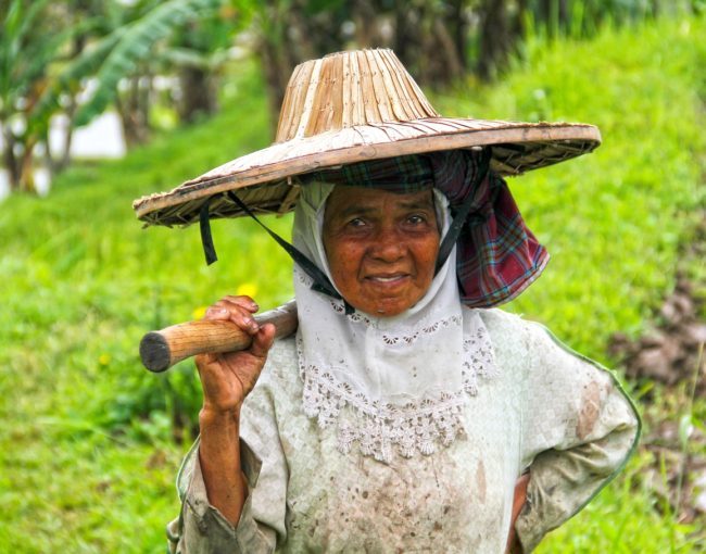 بينهم شعب مسلم، ولدى بعضهم مُنظمات للدفاع عن حقوق الرجل.. تعرّف على الشعوب التي تعتبر المرأة “ربّ الأسرة”