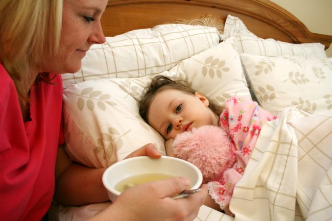 إطعام طفلكِ عندما يمرض مهمة صعبة.. إليكِ هذه النصائح التي ستساعدكِ على التغذية السليمة