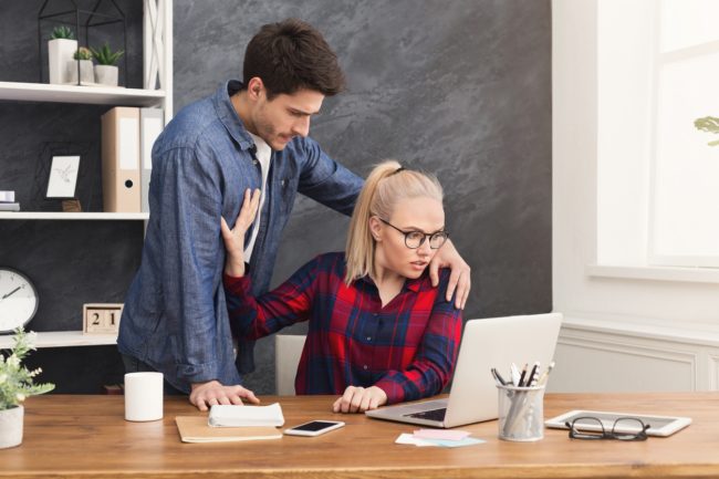 الذكر مستعد للمخاطرة بحياته من أجل إشباع رغباته.. ما أسباب ودوافع التحرش الجنسي عند الرجال؟