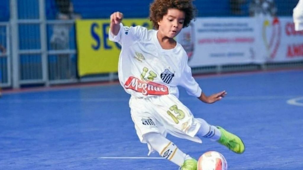 "نايك" توقّع عقد رعاية مع طفل برازيلي